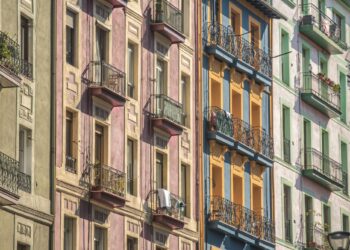 Viviendas turísticas: una problemática que afecta a todas las comunidades globales