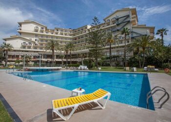 Las pernoctaciones hoteleras crecieron casi un 2% en julio, pese al aumento de precios