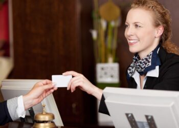 Turismo y migraciones: condiciones laborales y sostenibilidad