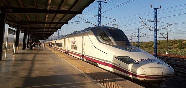 Renfe refuerza su operativa de cara el Puente